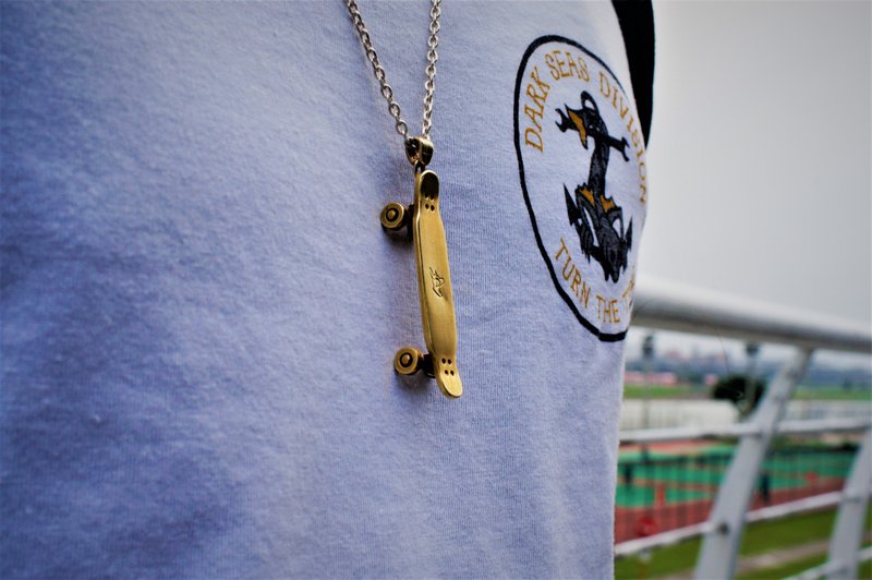 可动长板 坠饰 —黄铜版 Longboard necklace —Brass ver - 项链 - 铜/黄铜 