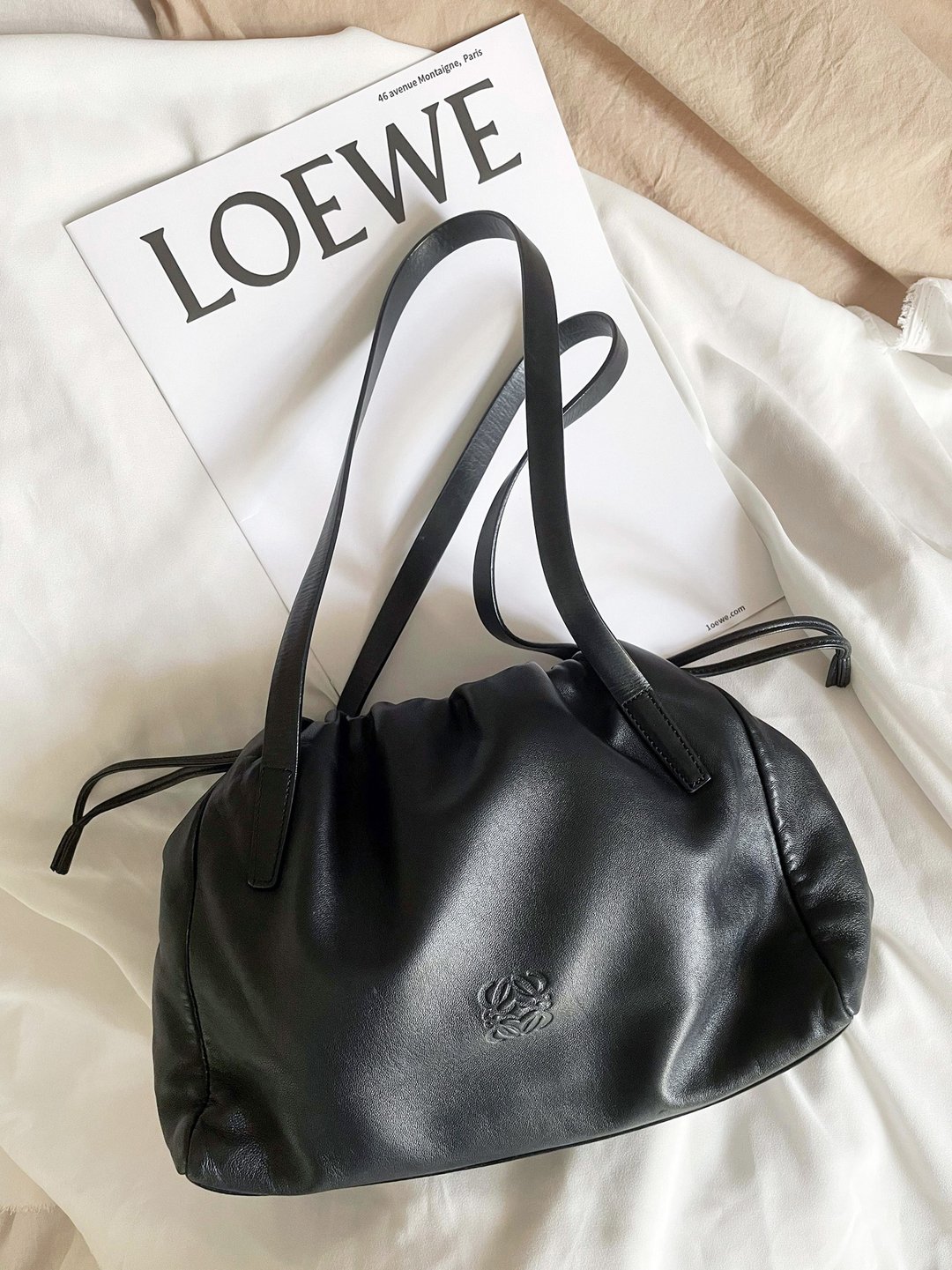 中古美品 Loewe 纳帕羊皮 托特包单肩包侧背包束绳包束绳袋通勤包 - 侧背包/斜挎包 - 真皮 黑色