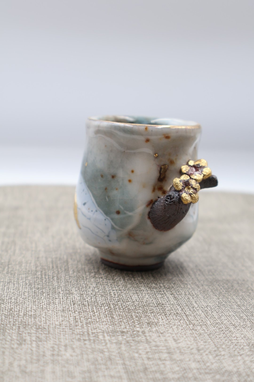 墨志野鎏金手捏杯-梅花-开片系列-容量约80cc - 茶具/茶杯 - 陶 