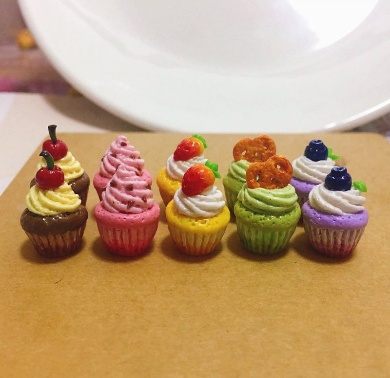 迷你仿真可爱纸杯蛋糕925银耳环Miniature Cupcakes Earrings - 耳环/耳夹 - 粘土 