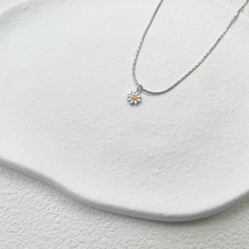 Daisy | 迷你雏菊 | 纯银项链 - 锁骨链 - 纯银 银色