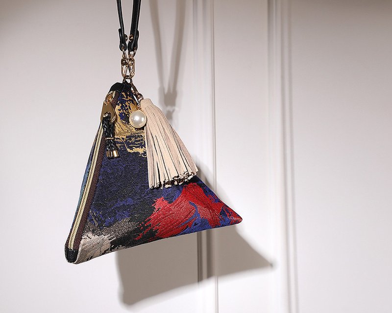 in Holland triangular pouch bag - 化妆包/杂物包 - 其他材质 黑色
