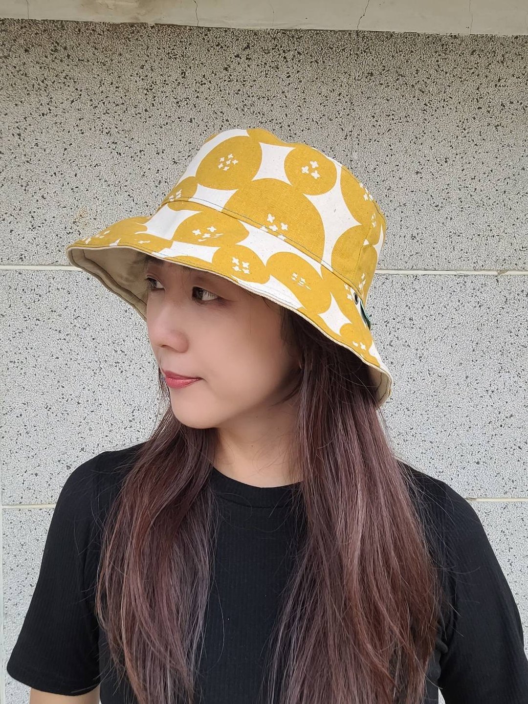 吱吱札札/手工双面渔夫帽-日本钮扣花 - 帽子 - 棉 黄色