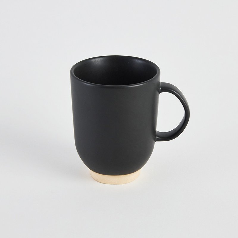 KOGA 许家陶器品 陶质马克杯 (尖山黑) - 咖啡杯/马克杯 - 陶 黑色