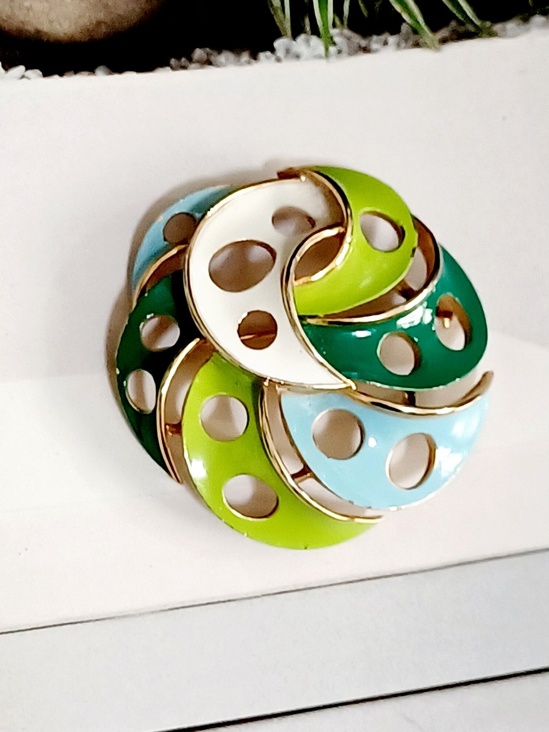 A vintage jewelry Trifari 彩色珐琅风车 胸针 别针 - 胸针 - 其他金属 