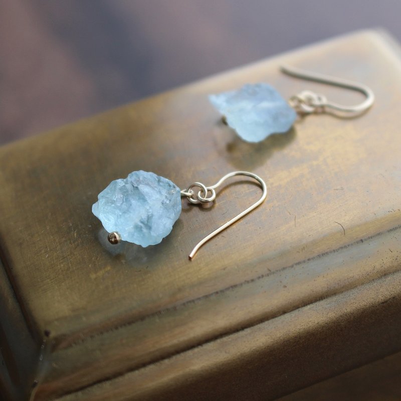 Pinkoi 代购 - ✨三月诞生石✨ 海蓝宝石<原石>耳针(K14GF) *可改为耳夹 - 耳环/耳夹 - 宝石 蓝色