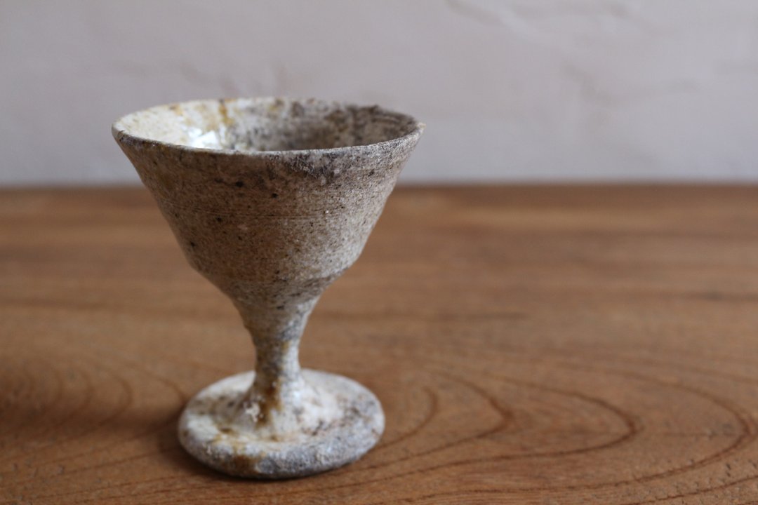Kiln change cup with legs - 酒杯/酒器 - 陶 咖啡色