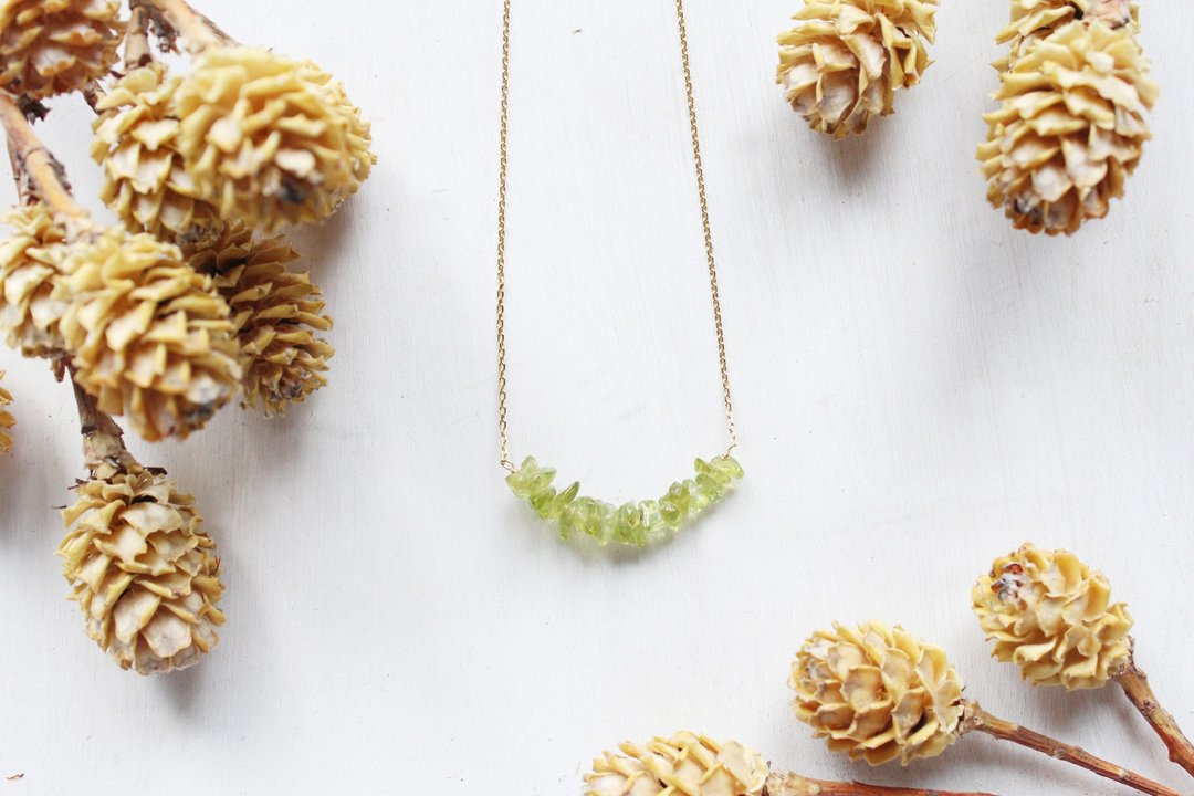 经典不规则天然石微笑款式 Peridot橄榄石短项链 - 项链 - 宝石 绿色