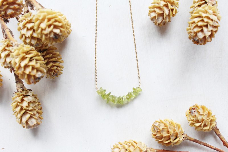 经典不规则天然石微笑款式 Peridot橄榄石短项链 - 项链 - 宝石 绿色