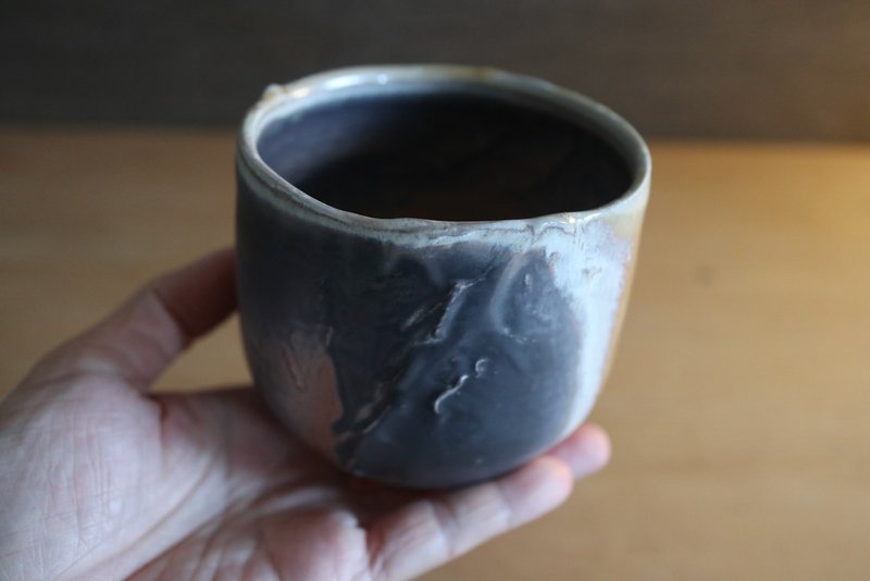 柴烧铁影茶碗 - 咖啡杯/马克杯 - 瓷 咖啡色