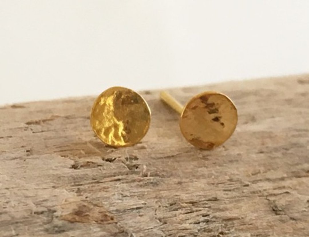 K24 纯金月亮 小巧纯金满月造型耳钉 单耳贩售 - 耳环/耳夹 - 其他金属 