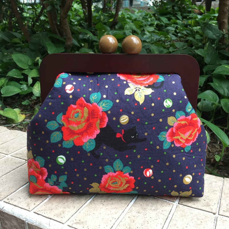 烫金玫瑰 猫咪 木制口金包 斜背包 Girlskioku~* - 侧背包/斜挎包 - 棉．麻 蓝色