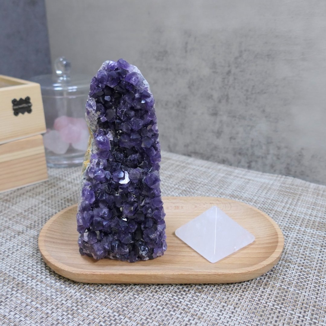 紫水晶座 紫晶镇 附白水晶金字塔 - 摆饰 - 水晶 