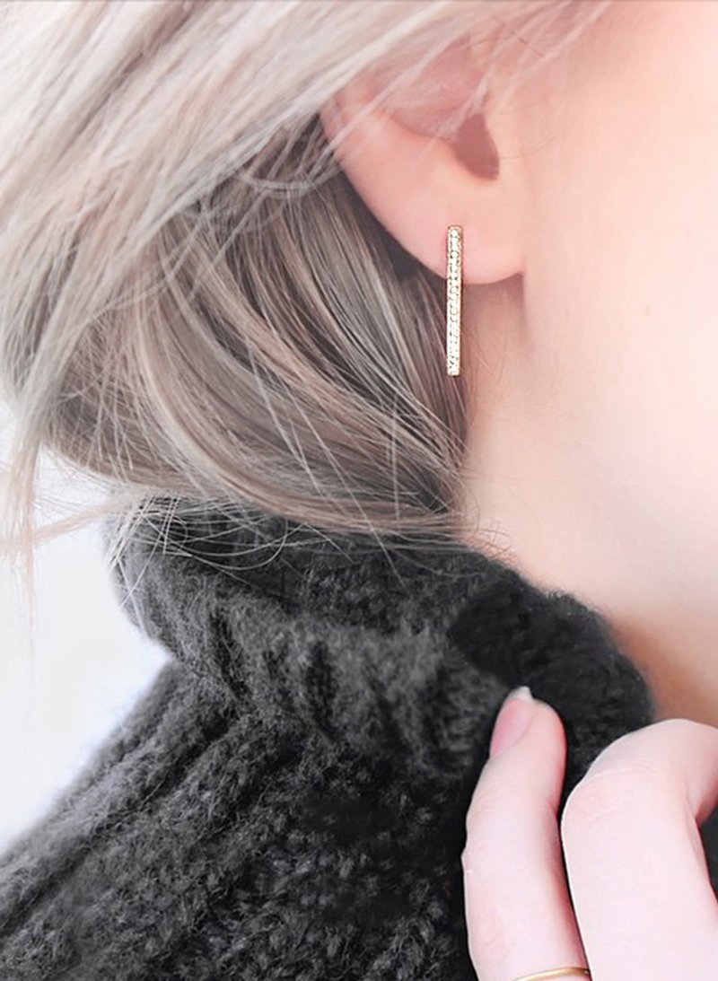 一字型仿钻银耳钉 925银镀金 锆石 - 耳环/耳夹 - 其他金属 银色