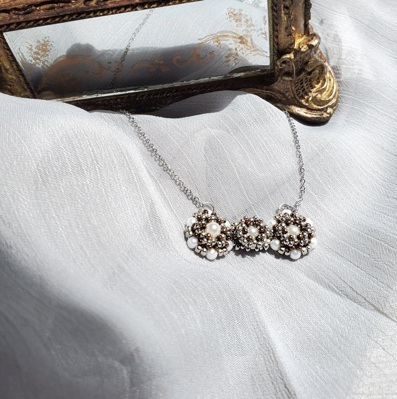 六角花饰蝴蝶结 珍珠项链 - 项链 - 其他材质 