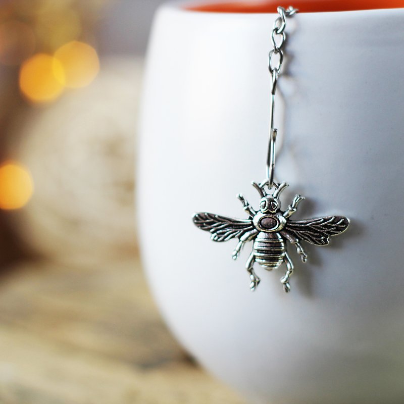 Honey bee tea ball infuser for herbal tea, Tea infuser charm bee, Tea Strainer - 茶具/茶杯 - 不锈钢 银色