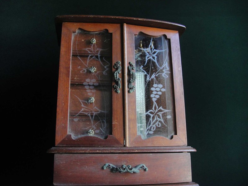【老时光 OLD-TIME】早期二手台湾制雕刻玻璃珠宝柜 - 收纳用品 - 其他材质 多色