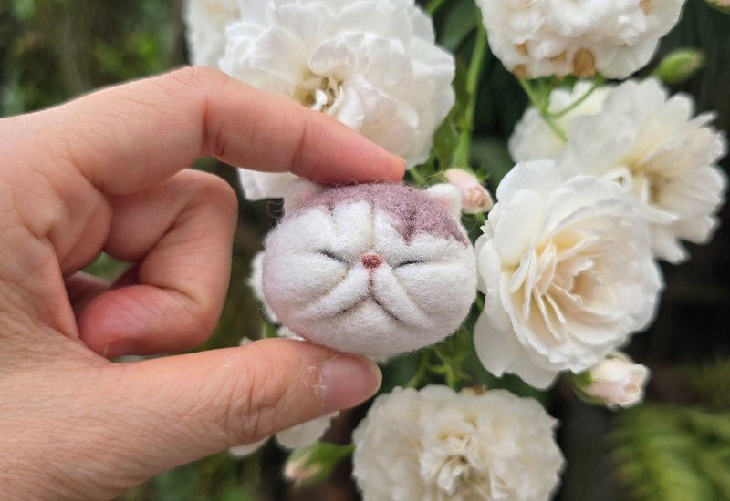 羊毛毡睡觉小猫咪别针现货限量扁脸猫白灰款 - 徽章/别针 - 羊毛 白色