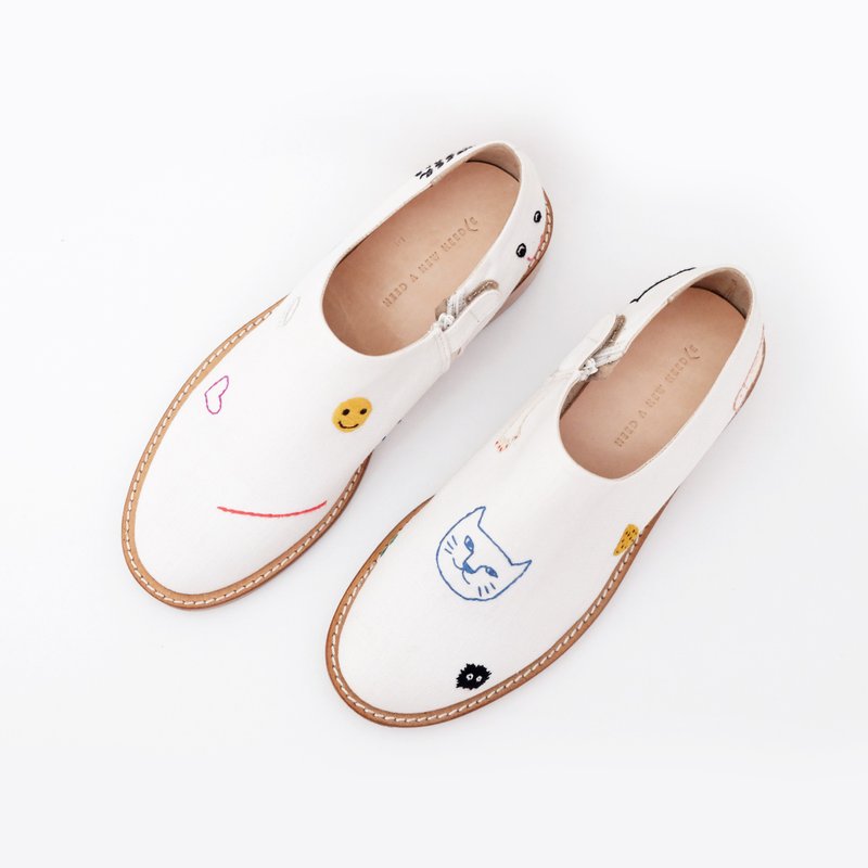 Smiley White Handcrafted Shoes - 女款休闲鞋 - 绣线 白色