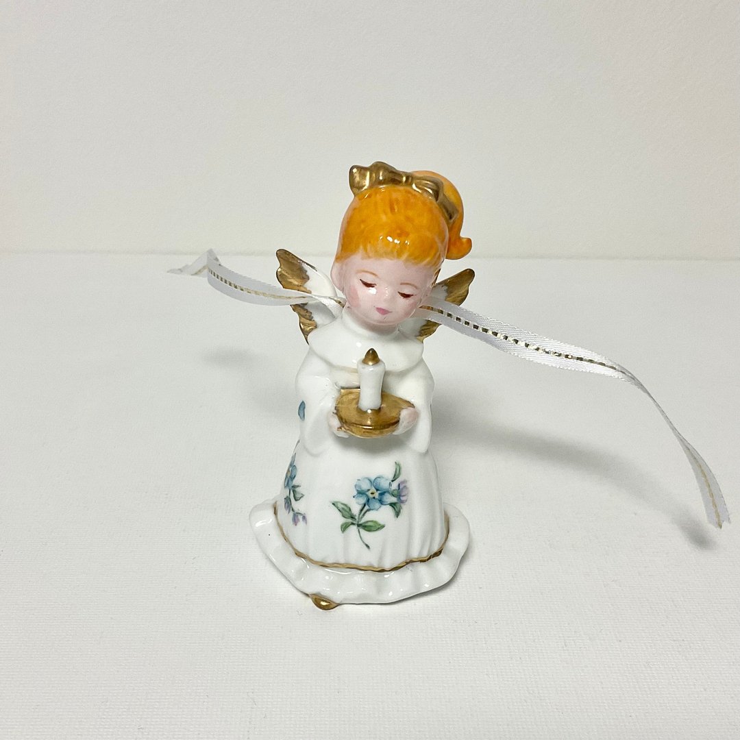 Angel ornament with handpainted forget-me-not dress - 玩偶/公仔 - 瓷 白色