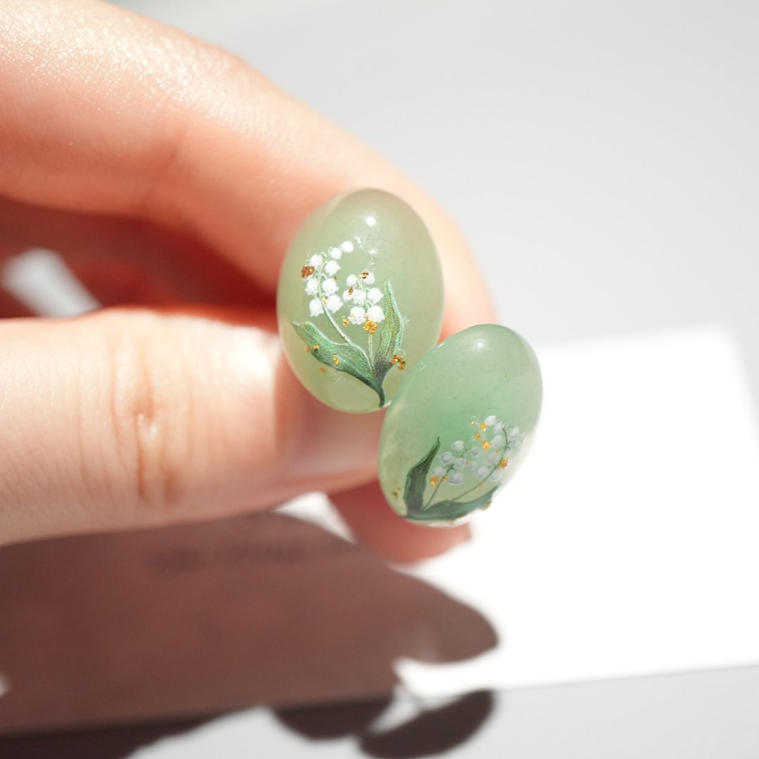 绿色东菱玉与铃兰花造型耳环 耳夹 铃兰 - 戒指 - 宝石 绿色