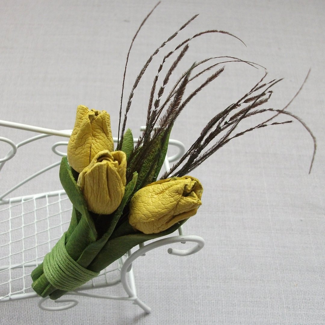 黄色郁金香花束皮革胸针 - 胸针 - 真皮 黄色