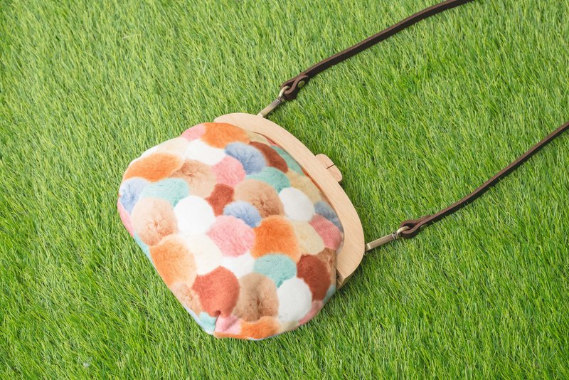 【秋冬里的毛球】复古木质口金包-小款 #暖色系 #随身包 #可爱 - 侧背包/斜挎包 - 棉．麻 咖啡色