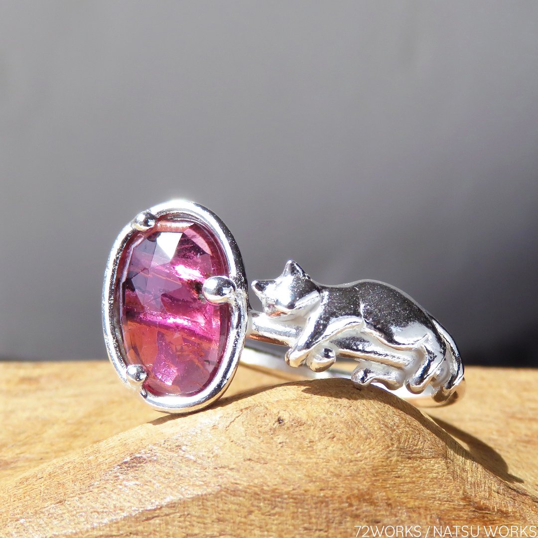 a small Tourmaline and Cat Ring - 戒指 - 宝石 粉红色