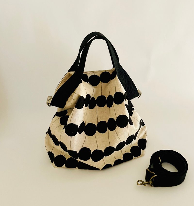 水玉 手提斜/肩背包。活动背带。内袋4格。日本设计布。 - 侧背包/斜挎包 - 棉．麻 黑色