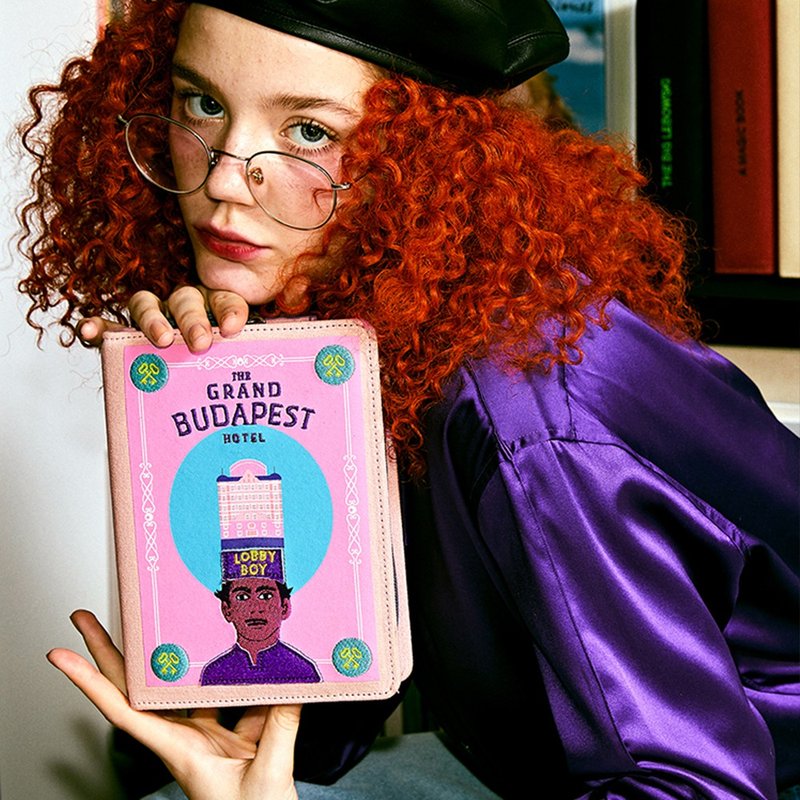 YIZISTORE原創設計帆布拼皮刺繡書本單肩包女士休閑斜挎包小方包 - 手拿包 - 其他材质 