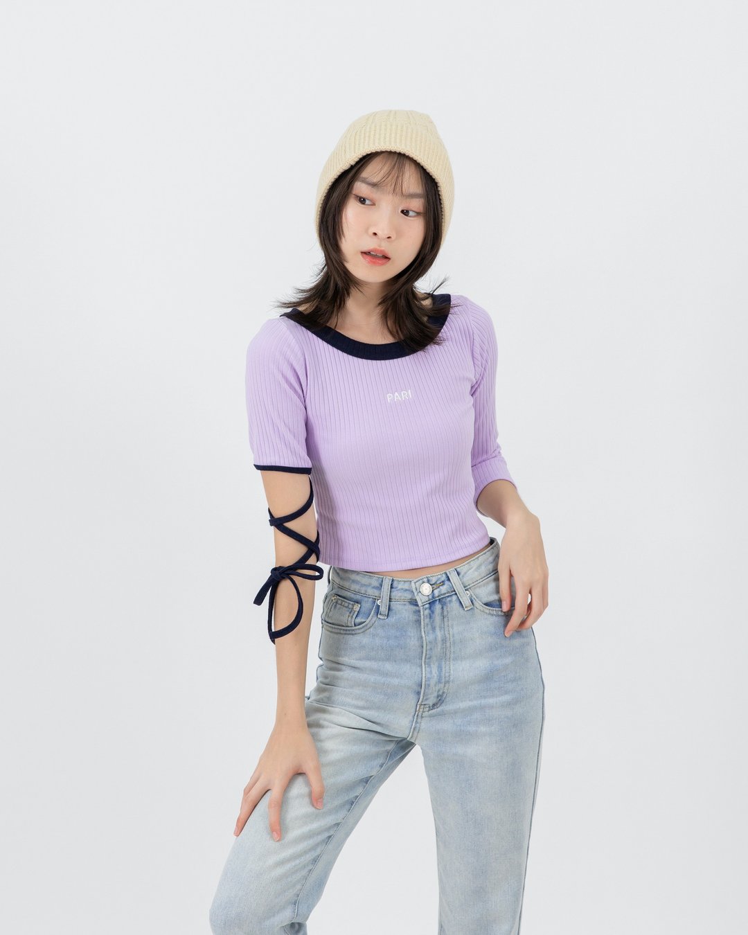 不对称袖上衣，右袖处有着如狐狸尾巴般的绑带设计。 - 女装 T 恤 - 其他材质 紫色