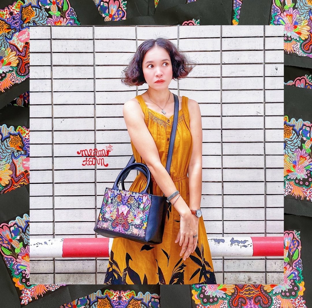Bright and Powerful tiger cross body bag by Meamtarn - 手提包/手提袋 - 绣线 多色