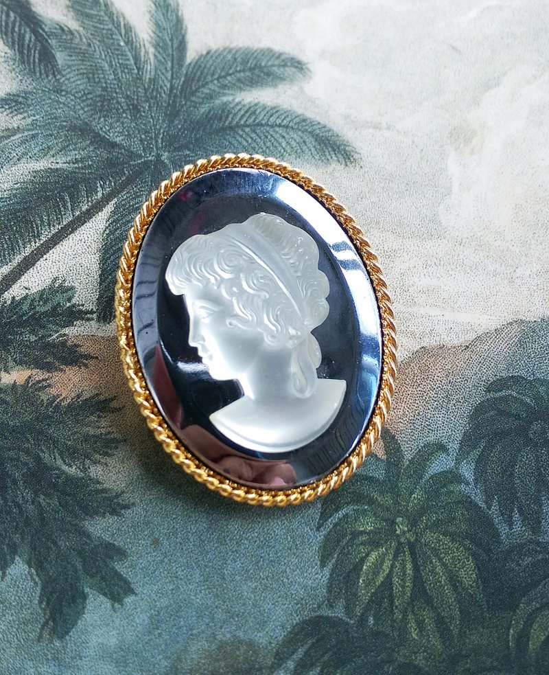 Vintage Jewelry 西洋古董饰品 淡雅 CAMEO 浮雕仕女 别针 - 徽章/别针 - 其他金属 白色
