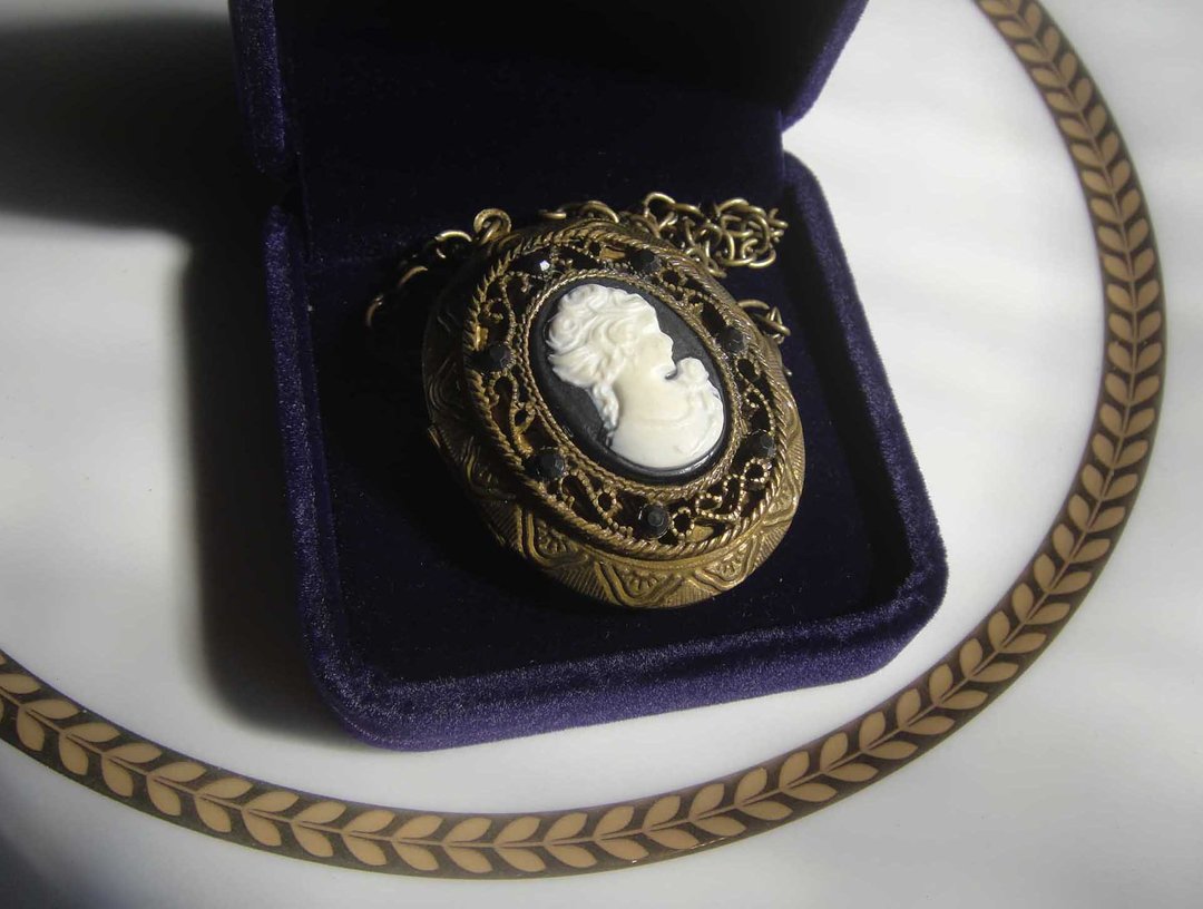 【老时光 OLD-TIME】早期二手项链式纪念相片珍藏盒 - 收纳用品 - 其他材质 