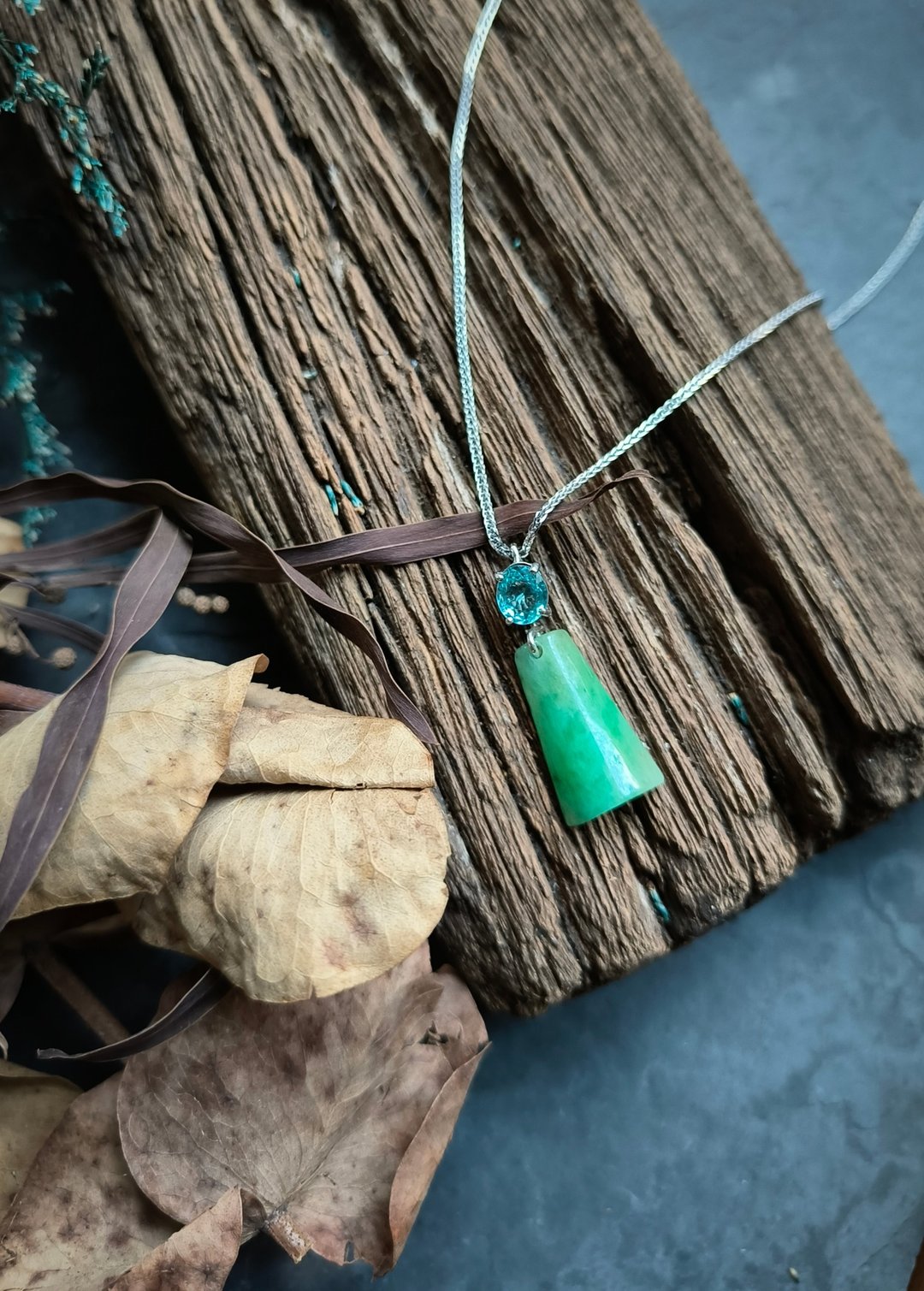 天然缅甸翡翠镶磷灰石吊坠 - 项链 - 宝石 绿色