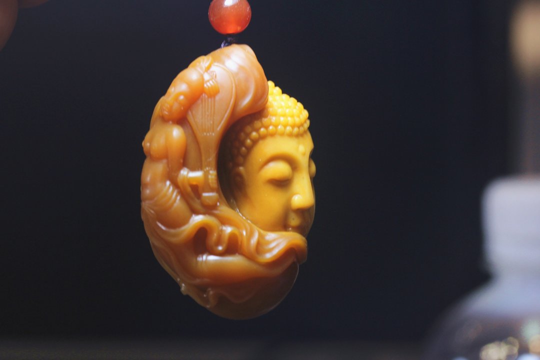 【定制款】俏色雕刻敦煌飞天 佛   天然黄龙玉 - 项链 - 玉石 黄色