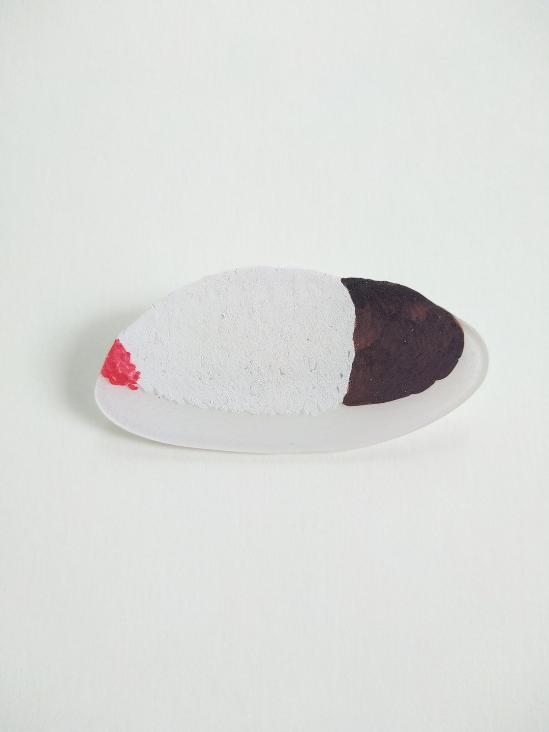 Henteco Brooch Pure Coffee Curry - 胸针 - 塑料 咖啡色