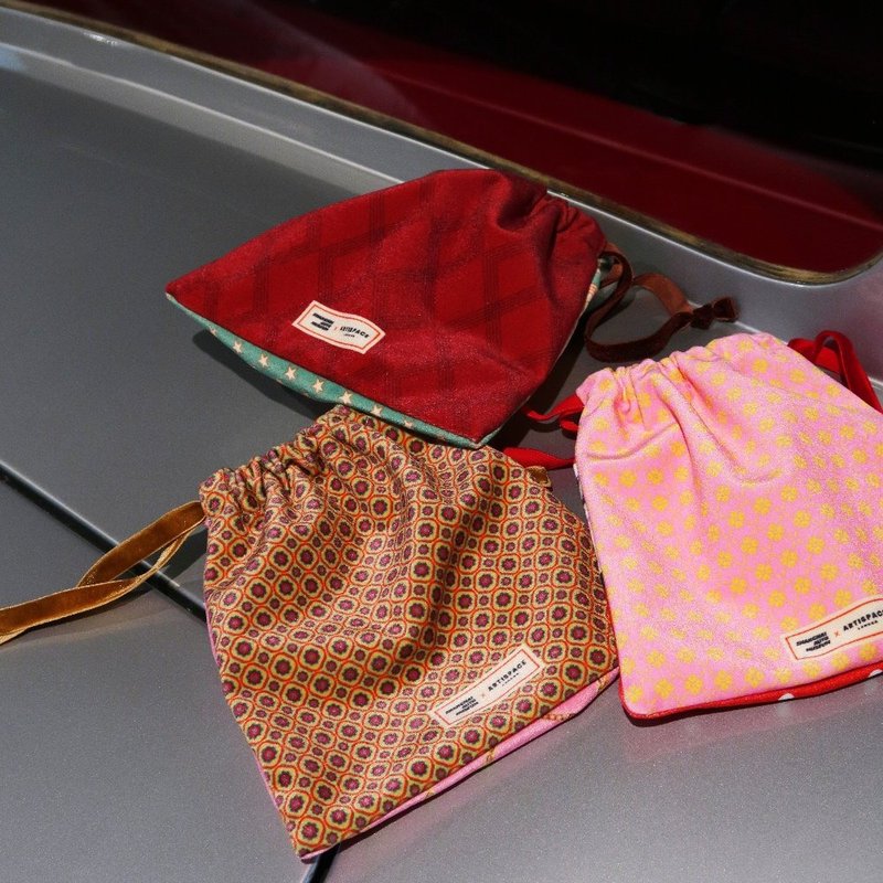 ARTISPACE x 上海汽车博物馆联名原创设计丽丝绒便携式收纳袋 - 化妆包/杂物包 - 其他材质 多色