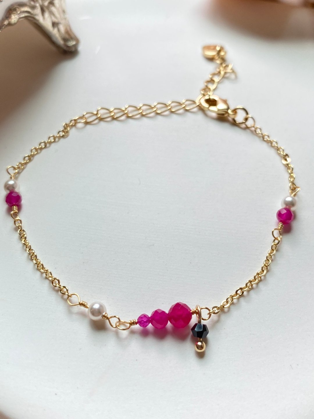 炽光绯红 7 月诞生石 天然红宝石金色 14K 手链 - 手链/手环 - 半宝石 红色