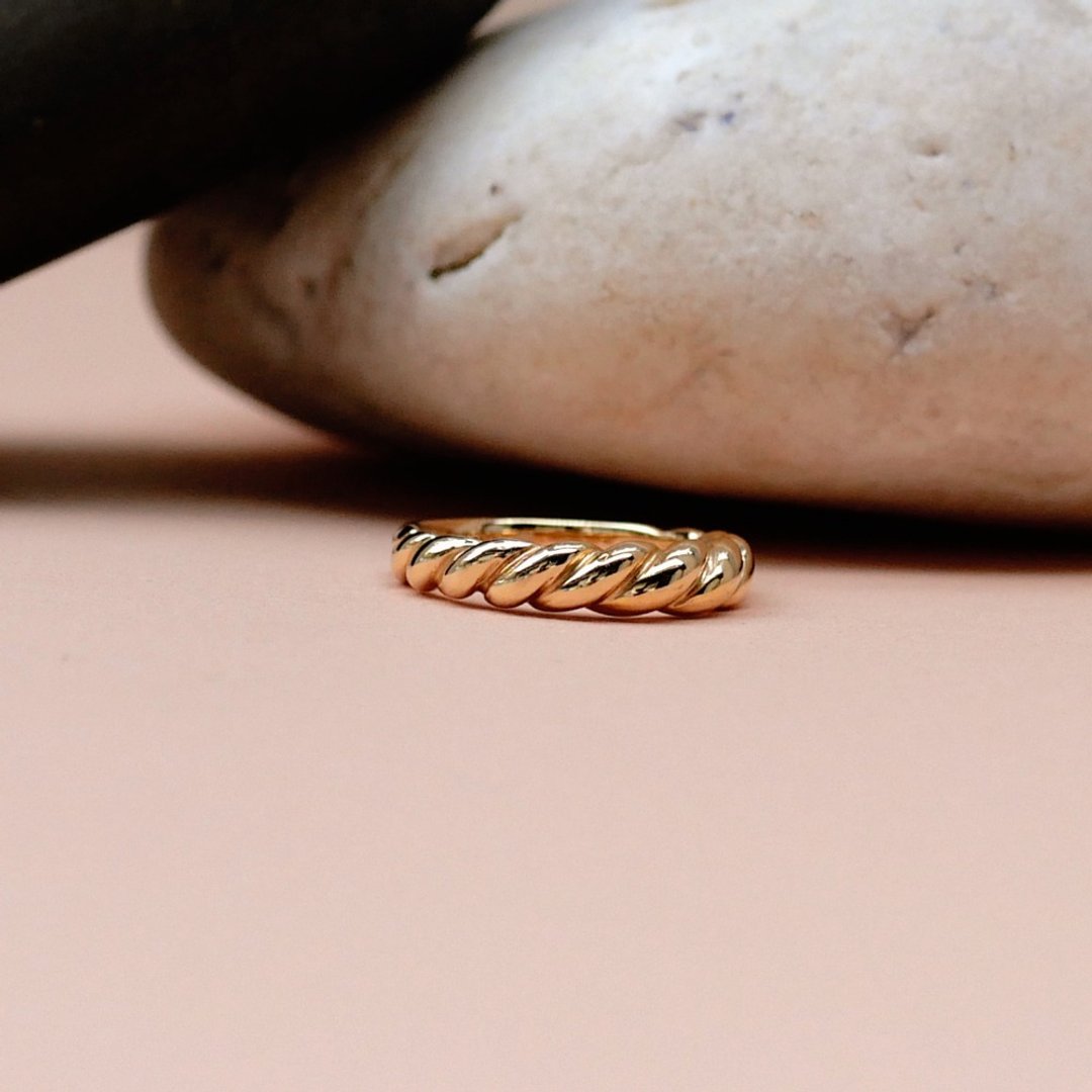 Twisted Dome Ring 10K Solid Gold - 戒指 - 半宝石 金色