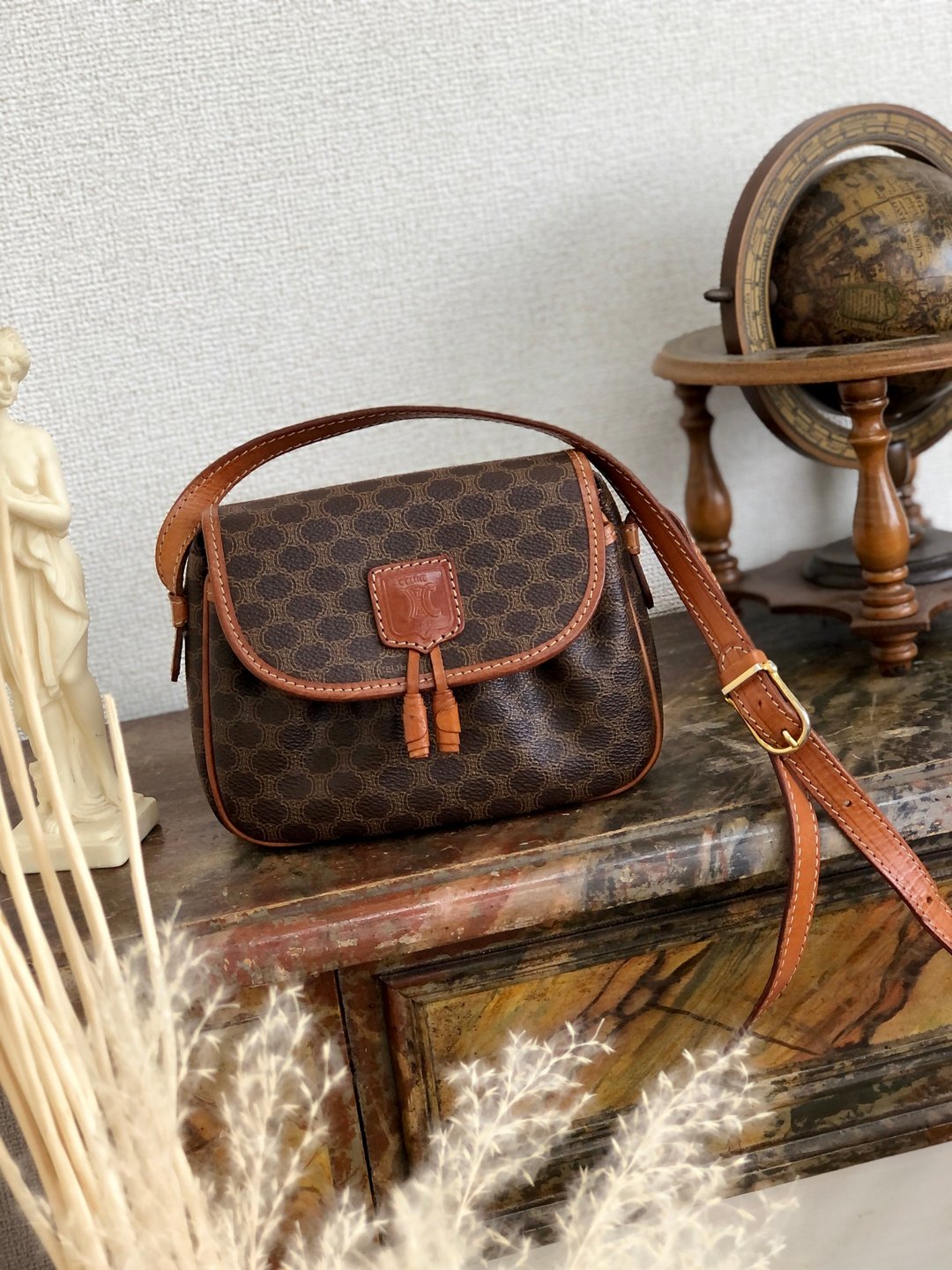 [Famous brand second-hand package shipped directly from Japan] CELINE Celine Macadam Blason embossed tassel pochette mini bag shoulder bag Brown my22ht - 侧背包/斜挎包 - 真皮 咖啡色