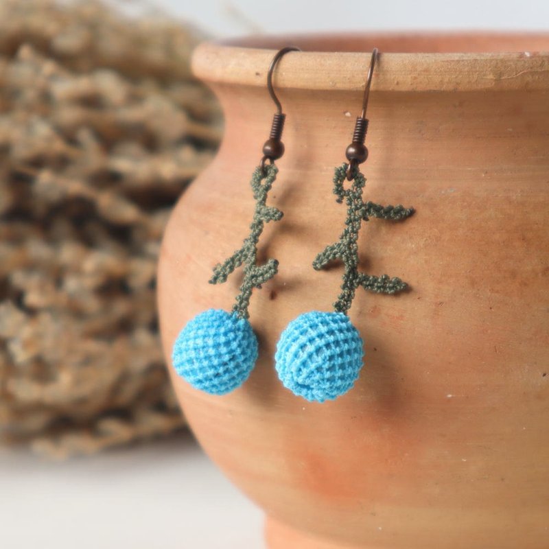 PREMIUM 蕾丝耳针[莓果] 天蓝 - 耳环/耳夹 - 其他人造纤维 蓝色