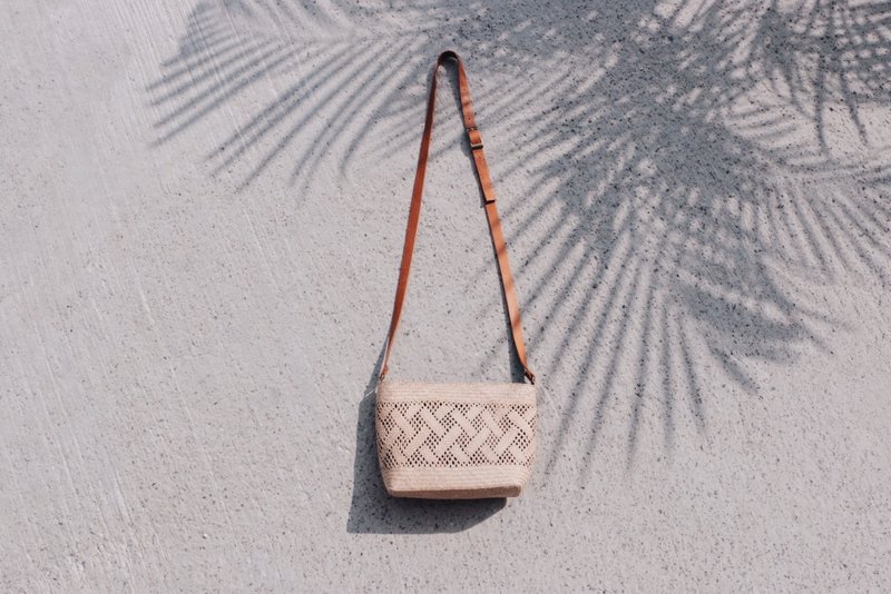 蔺草随身侧背小包-牌仔花 - 侧背包/斜挎包 - 其他材质 