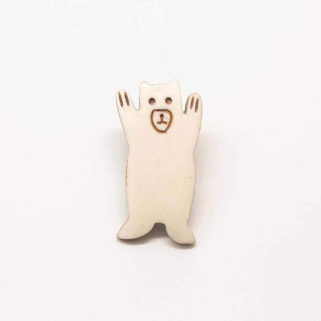 Buffalo bone brooch / polar bear - 胸针 - 环保材料 