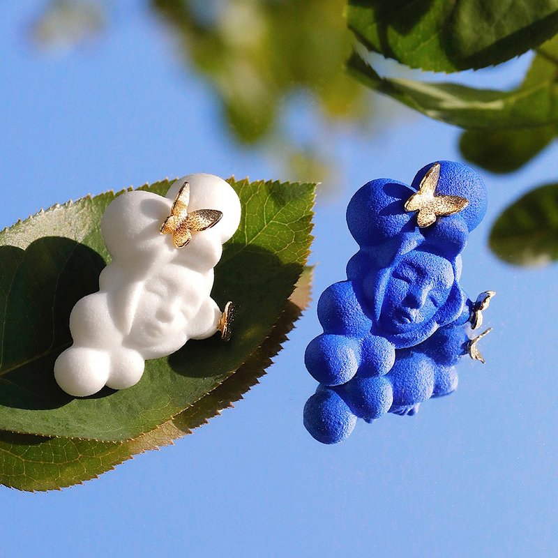 【云褓】治愈系雪山白克莱茵兰蝴蝶情侣陶瓷胸针 - 胸针 - 瓷 多色