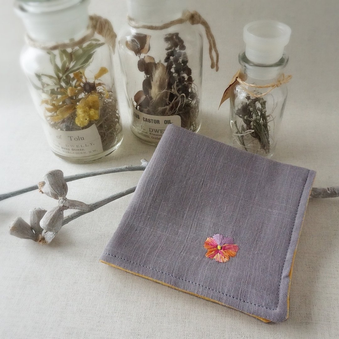 Hand embroidered gauze handkerchief viola orange (order-receiving) - 手帕/方巾 - 棉 灰色
