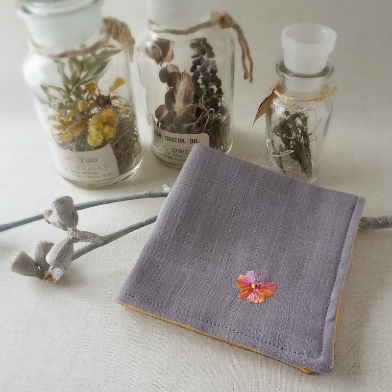 Hand embroidered gauze handkerchief viola orange (order-receiving) - 手帕/方巾 - 棉．麻 灰色