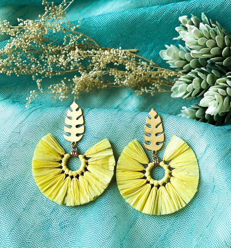 RURI | 哑金棕榈叶圆扇型流须耳环 波希米亚风 - 耳环/耳夹 - 纸 黄色