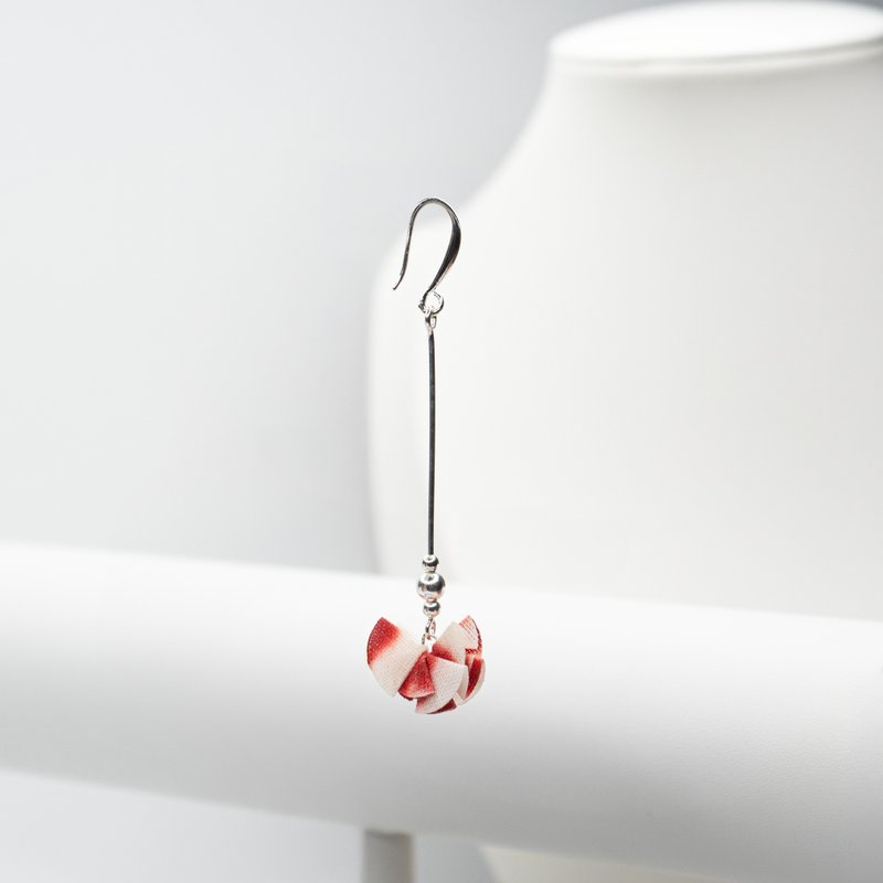 新月形织物耳环，白和红色 - 耳环/耳夹 - 棉．麻 红色