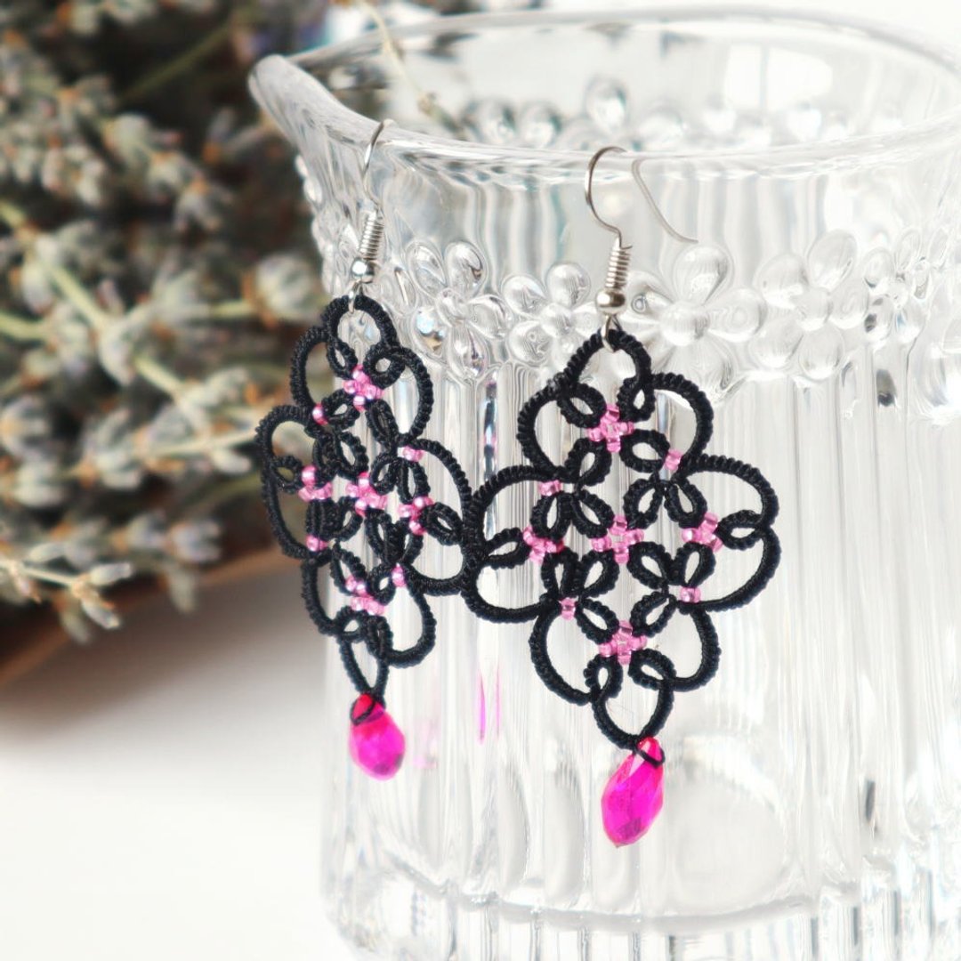 Tatting Lace 耳环【Arabesque】黑与粉 - 耳环/耳夹 - 其他人造纤维 黑色